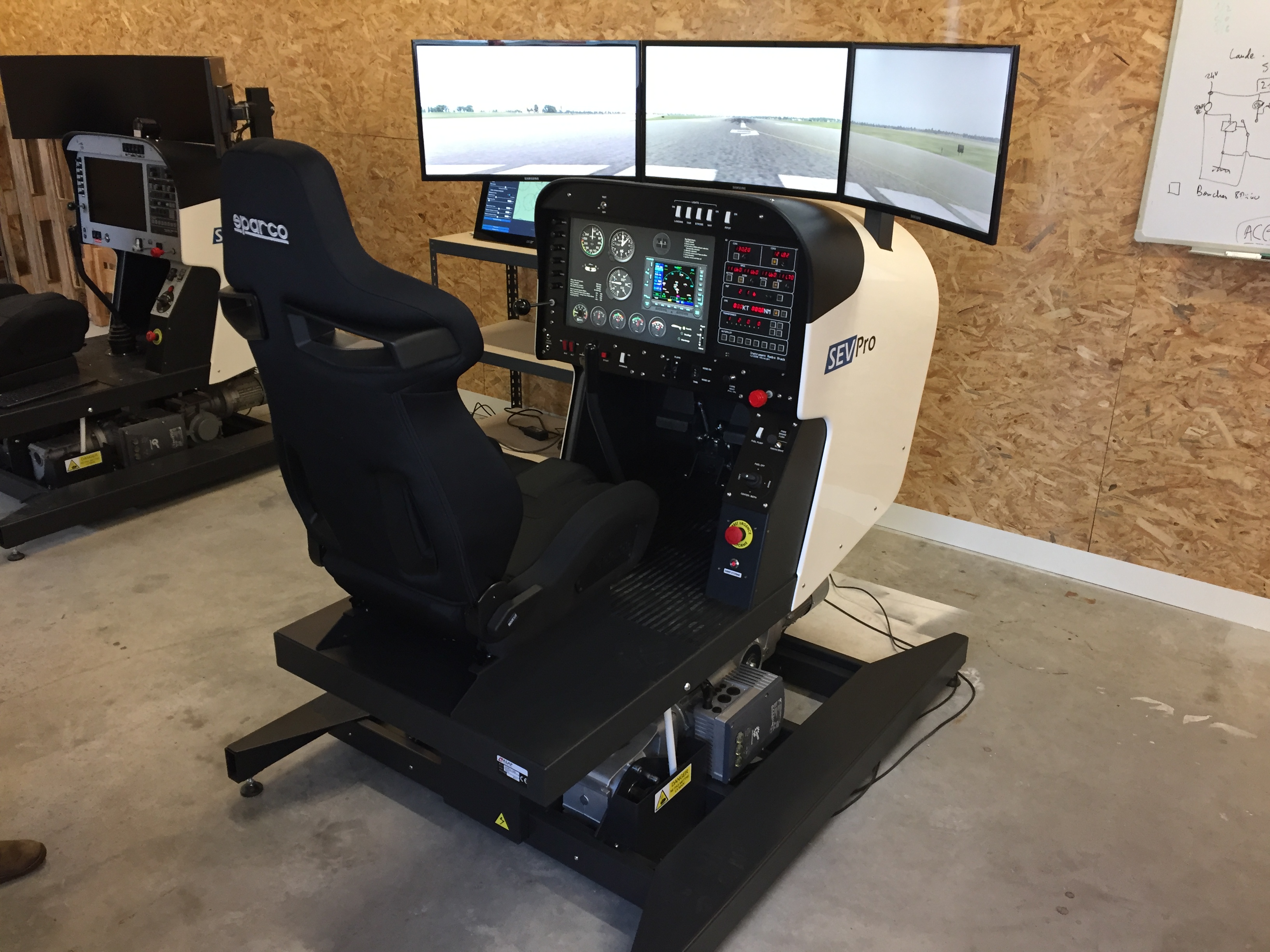 Un simulateur de vol dynamique chez Wing Over ULM. - Wing Over Ulm