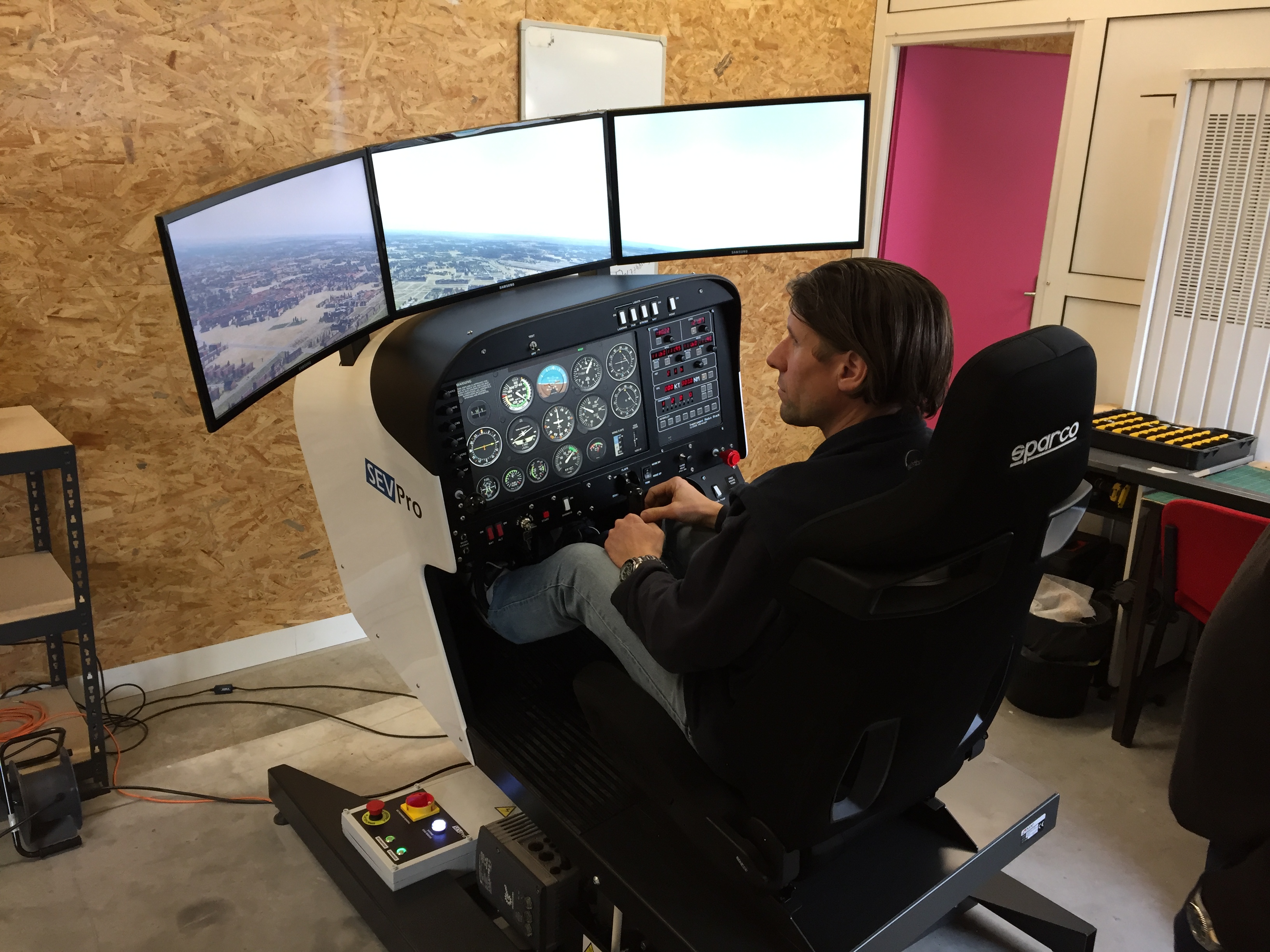 Un simulateur de vol dynamique chez Wing Over ULM. - Wing Over Ulm